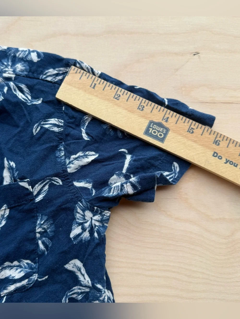 Old Navy Kids Navy Blue Floral Hawaiian Button Up Short Sleeve Shirt size S 6/7
